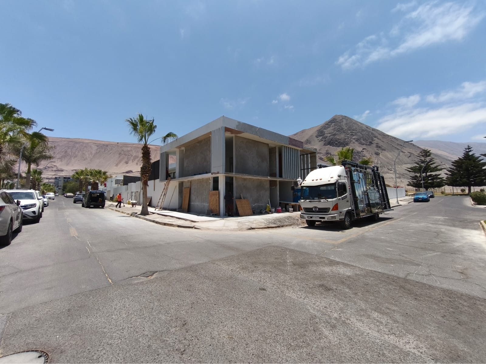 Obra en Iquique: llegada de cristales