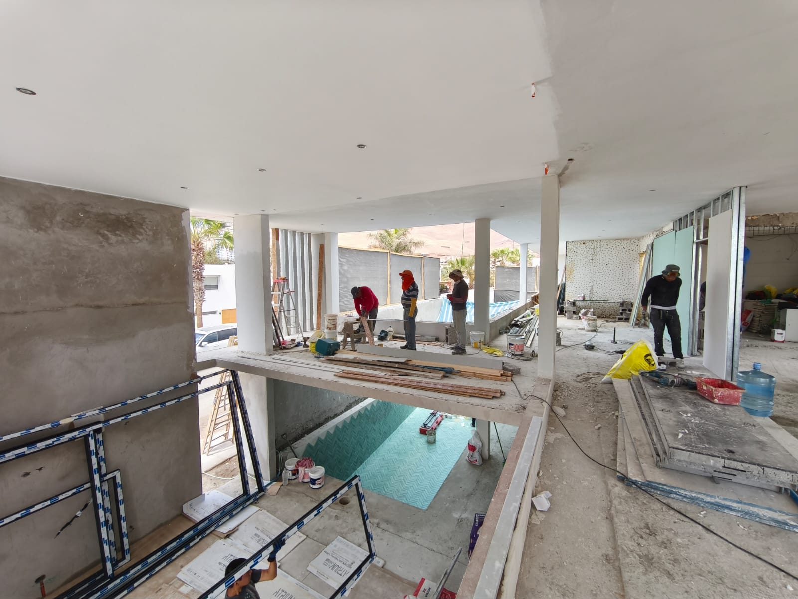 Obra en Iquique: instalación de marcos