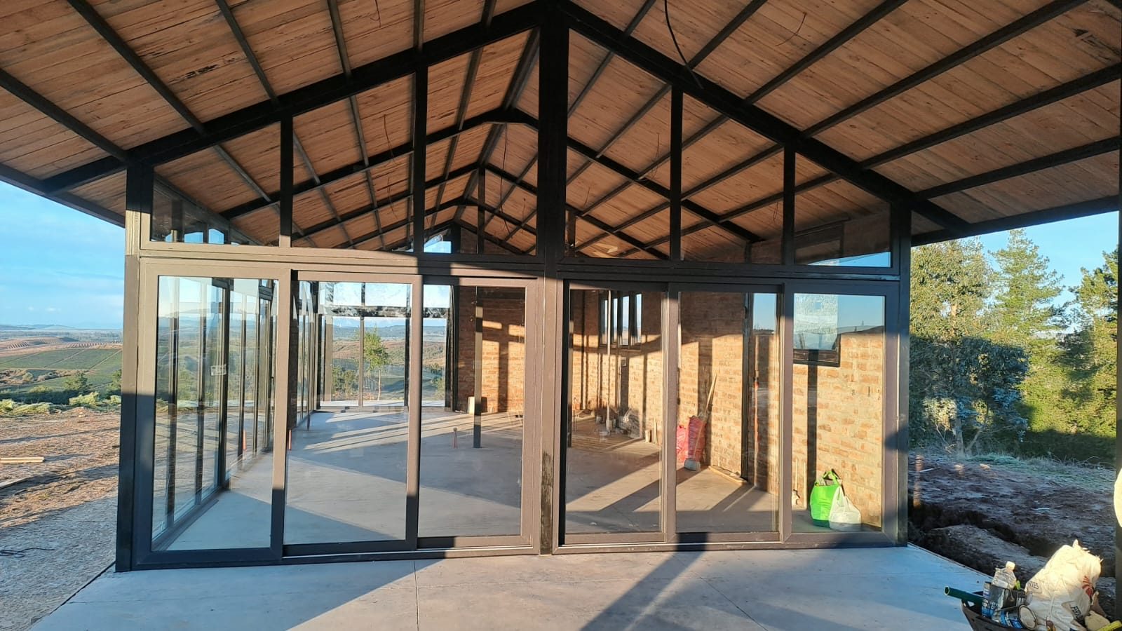 Quincho con puertas correderas